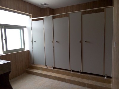 PVC板衛生間隔斷 為何成為現代公共衛生間的優選方案